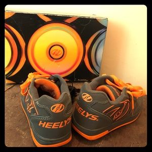 Heelys! Sz 5 youth, orange.